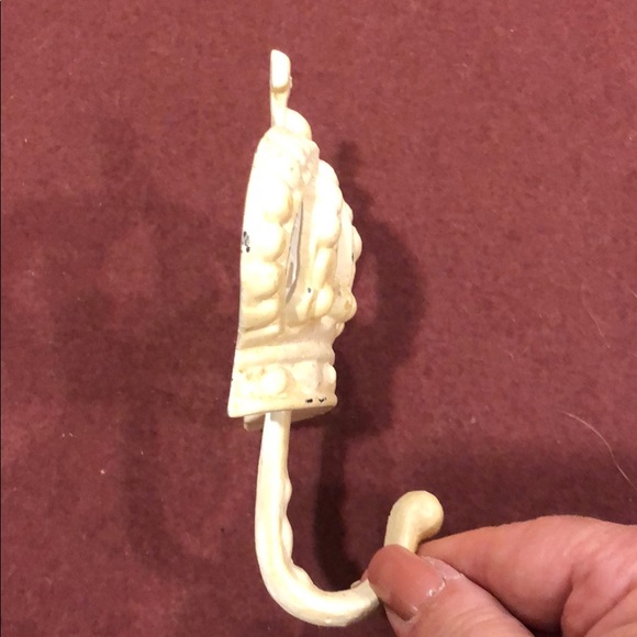 Adorable metal crown hooks - Picture 6 of 6